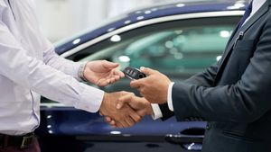 Automobile Dealer Profit இவ்வளவு கம்மியா?  ஒரு கார் வித்தா இவ்வளவு பணம் தான் டீலருக்கு கிடைக்குமா?