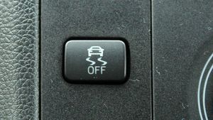 Electronic Stability Control System.. இது இருந்தா மட்டும் காரை வாங்குங்க.. ஏன் என்பதற்கான பதில் இதோ!