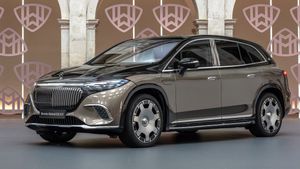 Mercedes-Maybach EQS680 வெளியீடு.. ஊருக்குள்ள சொகுசு இ-காருல சுத்துறதுனு முடிவு பண்ணிட்டீங்கனா இத பாருங்க!