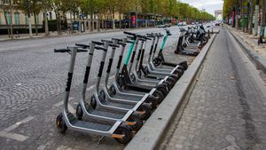 Electric Scooter Ban எலெக்ட்ரிக் ஸ்கூட்டர்களை ஓட்ட திடீர் தடை! ஏன் தெரியுமா? 