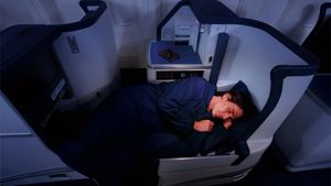 Rear Facing Airplane Seat-ஐ தேடி போய் வாங்கும் பிசினஸ் மேன்கள்... இத்தன நாளா இது தெரியாம போச்சே!