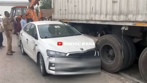 Skoda கார்களின் வலிமையான தரத்துக்கு இதைவிட ஒரு சிறந்த சாட்சி தேவையில்லை... ஒருத்தருக்கு கூட காயமில்லையாம்!!