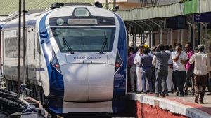 Chennai-Kovai Vande Bharat Train டிக்கெட்கள் 3 மணி நேரத்தில் விற்றுத் தீர்ந்தது! விலை என்ன தெரியுமா?