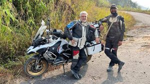 நடிகர் அஜித் செஞ்ச இந்த  விஷயம் யாருக்குமே தெரியாது! அவரது நண்பர் சொன்னதைக் கேட்டதும் எல்லோருக்குமே ஆச்சரியம் 