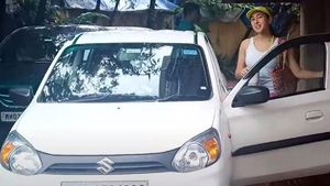 சாதாரண ஆல்டோ காரில் சுற்றும் அழகு தேவதை! இவங்க இவ்ளோ பெரிய ஆளா! மனசை கொள்ளையடிச்சுட்டாங்க!