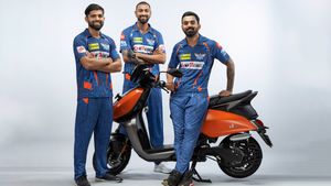 அதிரடியாக எலெக்ட்ரிக் ஸ்கூட்டரின் விலையை குறைத்த ஹீரோ.. செம்ம மூவ் ஓலாவுக்கு அடுத்த மாசம் பெருத்த அடி நிச்சயம்