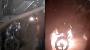 இந்த வீடியோவ பார்த்தா அடுத்து உங்க பைக்கை  ரோட்ல பார்க் பண்ணவே மாட்டீங்க! ஈஸியா தீ வச்சுட்டாங்க!
