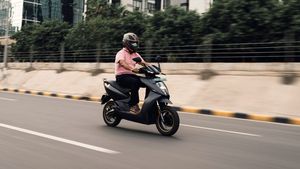 ஓலாவுக்கு போட்டியா ஏத்தர் விட்ட ஸ்கூட்டரின் விலை இவ்வளவு தானா? செமயா இருக்குதே!