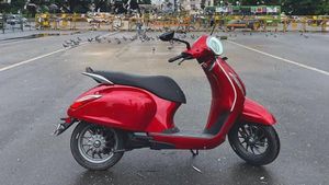 மத்திய அரசு இதை செய்திருக்க கூடாது!! பஜாஜ் ஆட்டோவால் கூட சமாளிக்க முடியல... சேத்தக் இன்னும் அதிக விலையில்!