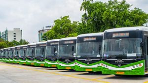 திடீரென தீ பிடித்த எலெக்ட்ரிக் பஸ்! டாடா தயாரிப்பில் இப்படி ஒரு பிரச்சனையா? விசாரணையில் இறங்கிய அதிகாரிகள்!