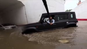 மாருதி ஜிம்னி இவ்ளோ ஒர்த்தான காரா! தண்ணீருல நீந்தி போறதுல கப்பல், படகுகளையே இது ஓவர்டேக் செஞ்சிடும் போலிருக்கே
