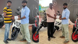 ஒரு தடவ சார்ஜ் போட்டாலே இவ்ளோ தூரம் ஓடுமா? உலக நாடுகளை அண்ணாந்து பாக்க வைத்த இந்திய எலெக்ட்ரிக் ஸ்கூட்டர்!