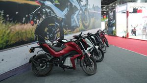 ஏழைகளால் இனி இ-வாகனங்களை வாங்க முடியாது போலிருக்கே.. மத்திய அரசு செஞ்ச வேலை! விலையை உயர்த்திய பிரபல நிறுவனம்!