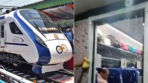 கோடி, கோடியாய் செலவழித்து உருவாக்கப்படும் வந்தே பாரத் இரயிலில் இப்படியா!! காங்கிரஸ் கட்சி பகிர்ந்த வீடியோ...