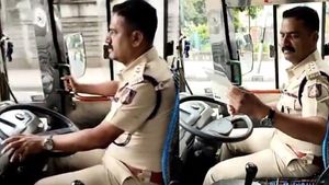 ஒவ்வொரு போலீஸும் இவரை மாதிரி இருந்தால் பிரச்சனையே இல்ல!! ஒரே நாளில் ஹீரோவாக... சினிமாவில் தான் இப்படி நடக்கும்