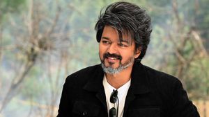 நடிகர் விஜயை துரத்தி துரத்தி வீடியோ எடுத்தவருக்கு ரூ2500 அபராதம்! ஏன் தெரியுமா?