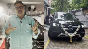 விலையுயர்ந்த பென்ஸ் காரை யூஸ்டு-கார் மார்க்கெட்டில் வாங்கியது இந்த பிரபல நடிகரா? புதுசாவே வாங்கியிருக்கலாமே!