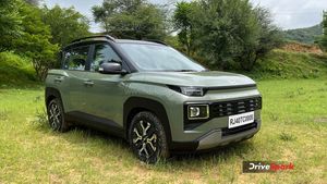 காரின் விலை என்னமோ குறைவுதான், ஆனால் டெலிவிரி எடுக்க இத்தனை நாள் வெயிட் பண்ணணும் - புக் செய்ய நீங்க ரெடியா?