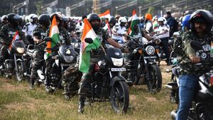 கார்கில் போரில் வீர மரணம் அடைந்தவர்களுக்காக பைக் பேரணி!! பெங்களூர் பைக் ரைடர்களால் ஸ்தம்பித்தது!