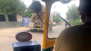 வந்திருக்க ஆள் யார்னு தெரியாம வேலையை காட்டிய ஆட்டோ டிரைவர்! கடைசில இப்படி ஆகும்னு நெனச்சிருக்க மாட்டாரு!