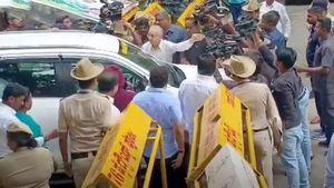முதல் அமைச்சரால் இப்படி ஒரு பிரச்னையா! கத்தி படத்தை விஞ்சும் வகையில் தரமான சம்பவத்தை செய்த முதியவர்!