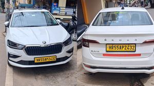 இந்த காரை டாக்ஸியா ஓட்றாங்களா! இதுல போறதுக்கலாம் உண்மையாக குடுத்து வெச்சுருக்கணும்!