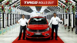 5 லட்சம் யூனிட்னா சும்மா கிடையாது! நாயர் கடையில 'டீ' சேல்ஸ் ஆகுற மாதிரி விற்பனையாகும் டாடா டியாகோ கார்!