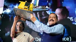 ககன்யான் திட்டத்தில் விண்வெளிக்கு செல்லப்போகும் முதல் பெண் ரோபோ! பெயரே செம மாஸா இருக்குதே!
