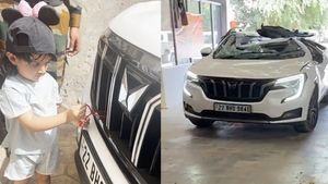 விபத்துல சிக்கி சின்னா-பின்னமான காருக்கு ராக்கி கட்டிய குட்டி தேவதை! ஒரு நிமிஷம் எல்லாரும் கண் கலங்கிட்டாங்க!