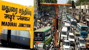 இனி சிக்னல்ல ரொமான்ஸ் பண்ண பேக்கிரவுண்டு மியூசிக் ரெடி! போலீசார்  செய்த பலே ஏற்பாடு!