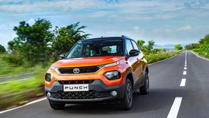 இவ்ளோ கம்மியான விலையில் எலெக்ட்ரிக் காரா! அடுத்த மாசம் அறிமுகமாகுது! இப்பவே ஷோரூம்ல பாயை போட்ற வேண்டியதுதான்!