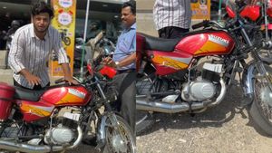 ரூ. 21,000க்கு வாங்கிய சுஸுகி சாமுராய் இவ்ளோ விலைக்கு போயிருக்கா?.. ஊரு முழுக்க இப்ப இத பற்றிதான் பேச்சு!