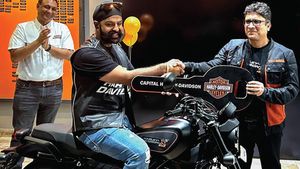 புது வண்டி வாங்கும் போது ஏன் பெரிய சாவியை கொடுத்து போட்டோவிற்கு போஸ் கொடுக்குறாங்க? 