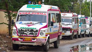 ஆம்புலன்ஸ் டிரைவருக்கு பெரிய சல்யூட்!! 7 வயது சிறுமி இன்று உயிரோட இருக்க காரணம் - சினிமாவை மிஞ்சும் சம்பவம்!
