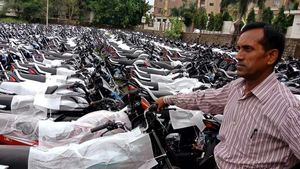 ஆட்டோமொபைலில் அசைக்க முடியாத சக்தியாக மாறும் இந்தியா!! ஒவ்வொரு மாதமும் வாகனங்கள் விற்பனை எகிறுது!