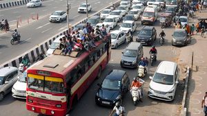 இந்தியால மக்கள் தொகையை சமாளிக்க இதுதான் ஒரே வழி!! சாதா மெட்ரோ ரயில்லாம் போதாது... இது வரணும்!