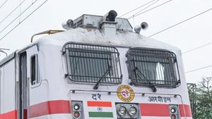 ரயிலில் ஹாரன் சத்தம் இவ்வளவு வெரைட்டியா இருக்குதா? இவ்வளவு நாளா இதை கவனிக்கலயே!