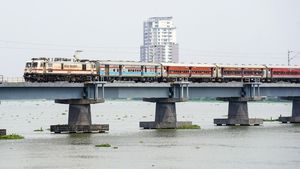 13 மணி நேரம் தாமதமாக வந்த ரயில்! பயணிக்கு ரூ60 ஆயிரம் நஷ்டஈடு வழங்க கோர்ட் உத்தரவு!