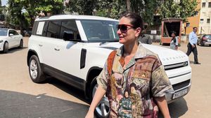 கோடி ரூபாய் காரில் தங்க சிலை போல் இறங்கி வந்தது அந்த நடிகையா!! எல்லா கேமராவும் அவர் பக்கம் தான்...