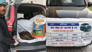 எவ்வளவு கனவோடு காரை வாங்கி இருப்பாரு!! லட்சம் ரூபாய்களில் வாங்கிய மஹிந்திரா கார் இதுக்கு தான் பயன்படுது!