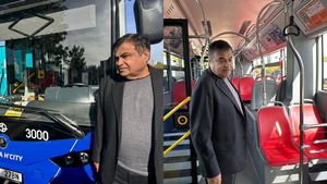 எவ்வளவு பெரிய அமைச்சர்! நாட்டு மக்களுக்காக வெளிநாட்டில் என்னவெல்லாம் செய்றாரு பாருங்க!!