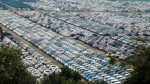 கார் வாங்குறதா இருந்தா இந்த ஜனவரிக்குள்ள வாங்கிடுங்க! 2024ல் பணக்காரர்களால மட்டும்தான் கார வாங்க முடியும் போல!