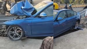 ஒரு பக்கம் குத்தி மறு பக்கம் வந்திருச்சு... மணிக்கு 150 கிமீ போன பிஎம்டபிள்யூ காருக்கு ஏற்பட்ட கதியை பாருங்க..