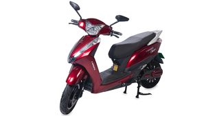 இவ்ளோ கம்மி விலைக்கு எலெக்ட்ரிக் ஸ்கூட்டரா!! சைக்கிள் விலையில் தருவதற்கு இவங்களால மட்டும்தான் முடியும்!