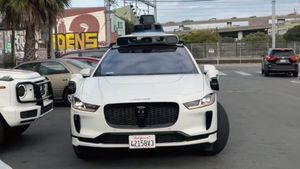 ஓட்டி வந்தது பேயா!.. அமெரிக்காவில் டாக்சியை புக் செய்த இந்திய பெண்.. பட்டபகலில் ஆளில்லாமல் வந்த கார்.. வீடியோ!