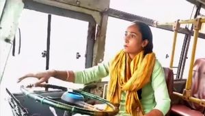 முதுகலை பட்டதாரி... போலீஸ் ஆசை!! இளம்பெண் செய்யும் வேலை அவரே எதிர்பார்க்காதது!!