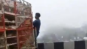 விபத்து நடந்த இடத்தில் பொதுமக்கள் செய்த காரியம்... வீடியோவை பாத்ததும் மொத்த இந்தியாவே ஆடி போயிருச்சு...