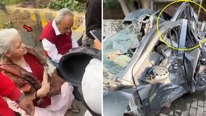 கோர விபத்தில் சிக்கியும் சின்ன கீறல் கூட இல்லாம தப்பிய தம்பதி! இந்த அளவுக்கு பாதுகாப்பான காரின் விலை இவ்ளோதானா