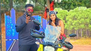 நம்ம தமிழ் பொண்ணு!! சுஸுகி பைக் நிகழ்ச்சிக்கு இவங்க வருவாங்கனு எதிர்பார்க்கல!