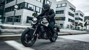 ராயல் என்ஃபீல்டு, கேடிஎம் எல்லாம் ஒரமா போ! இந்த 2 புதிய பைக்குகள் மீது தான் மக்கள் பார்வை!